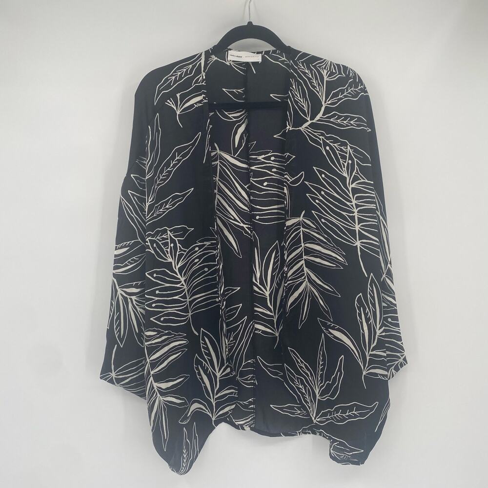 Vada Winter x Maverick Black & White Tropical Floral Kimono Size Large